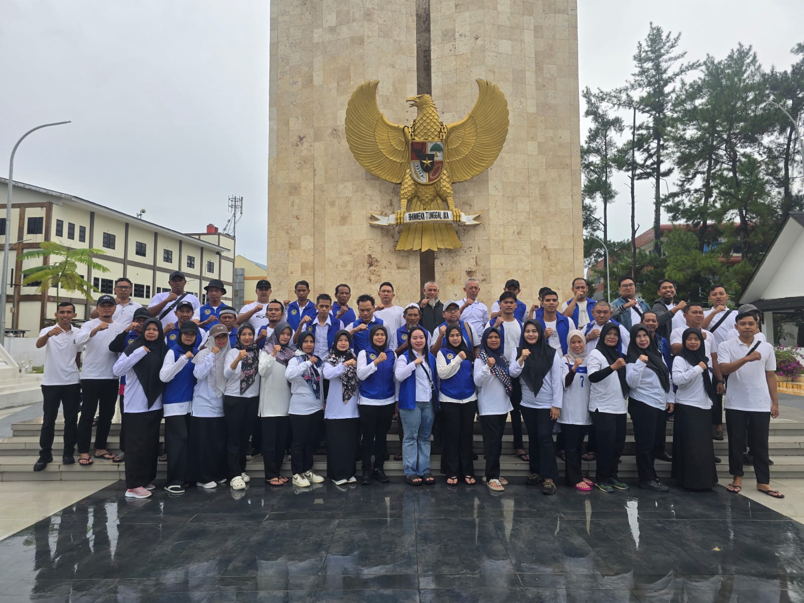 Aksi Sosial Gerakan Nasional Pemasyarakatan Melalui Klien Balai Pemasyarakatan Peduli 2025 di Taman Makam Pahlawan - Photo 2